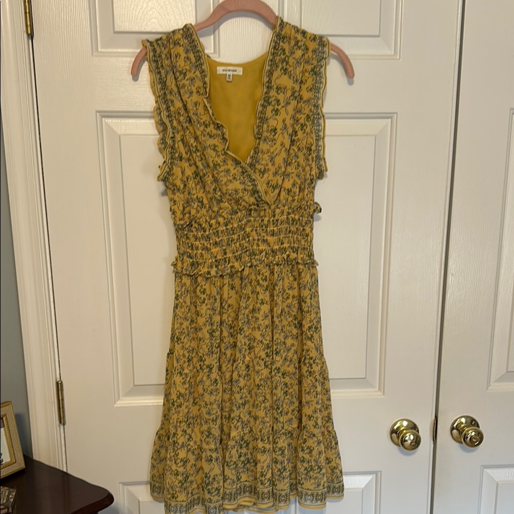 Max Studio - Like New! Just above knee dress. M
